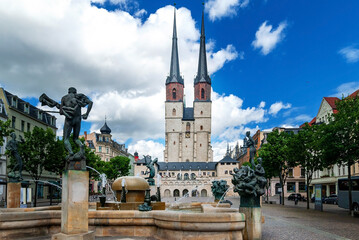 Marktkirche und Hallmarkt in der Altstadt von Halle (Saale) in Sachsen-Anhalt, Deutschland
