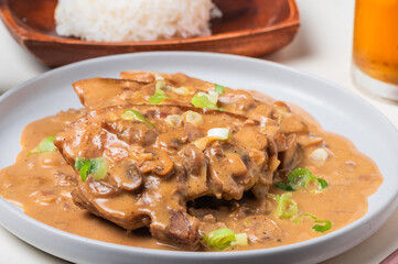 Porkchops in Creamy Mushroom Sauce