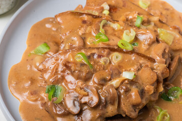 Porkchops in Creamy Mushroom Sauce