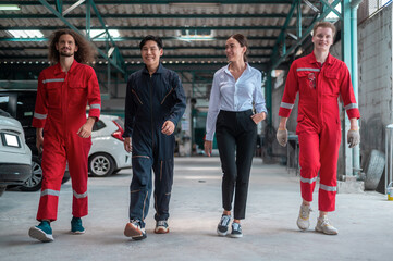 Obraz premium Portrait group of professional car repair people in auto maintenance shop