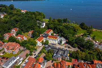 Obraz premium Bad Zwischenahn aus der Luft | Hochauflösende Drohnenaufnahmen von Bad Zwischenahn in Niedersachsen