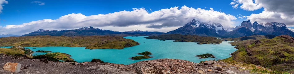 Foto op Plexiglas Cuernos del Paine Cuernos del Paine, Lago Pehoe, Torres del Paine National Park in Chilean Patagonia. Chile