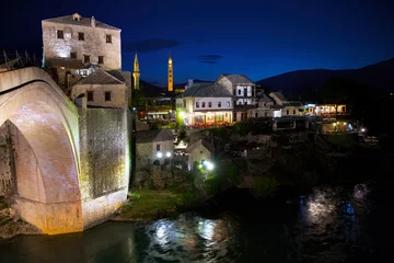 Papier Peint photo autocollant Stari Most Night Shot at the Famous Old Bridge (Stari Most) Crossing the River Neretva in Mostar, Bosnia and Herzegovina