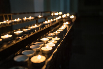 Kerzen in der Kirche