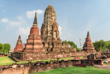 Fototapeta premium Awesome tower of Wat Ratchaburana in Ayutthaya, Thailand