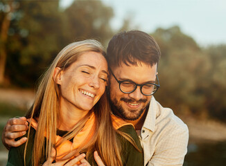 Fototapeta premium woman outdoor man couple outside happy lifestyle young romance together love summer fun happiness caucasian smiling romantic beautiful dating relationship travel vacation portrait freedom carefree