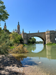 View on the Puente de piedra from the Ebro riverside