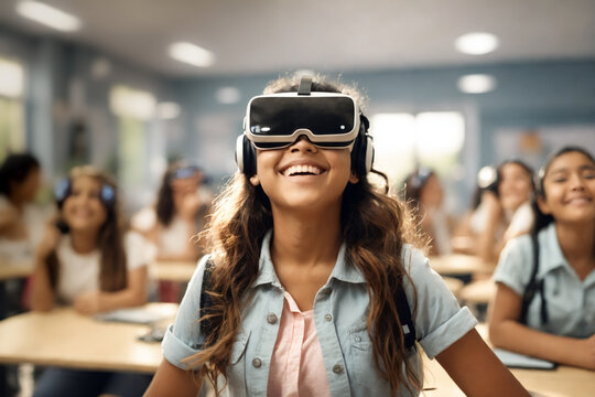 nina en educacion primaria en el aula sonriendo con lentes de realidad virtual con compa&ntilde;eros en el aula