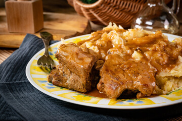 Delicious pork ribs stewed in gravy.