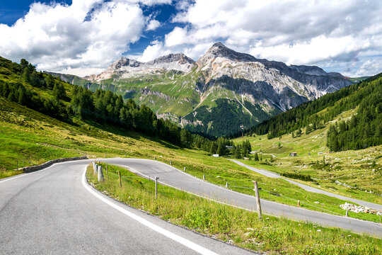 Spl&uuml;genpass in den Schweizer Alpen, Graub&uuml;nden, Schweiz