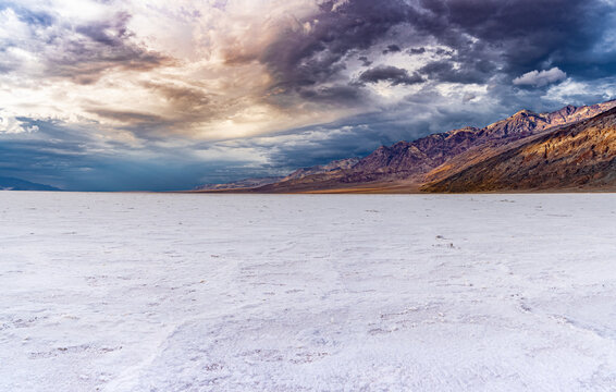 Death_Valley_Bad_Water_Basin