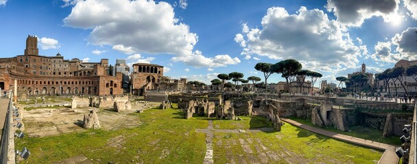 Fototapeta premium Panoramic shot of the ruins of Roman Forum in Rome, Italy