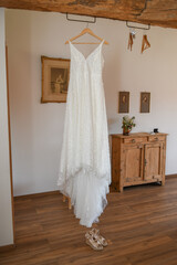 La mariée en plein préparatifs le jour de son mariage 