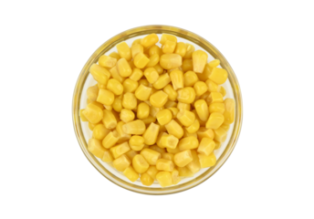 Maíz dulce en un bol de cristal sobre fondo blanco, visto desde arriba