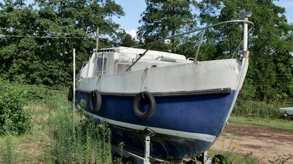 bateau abandonné
