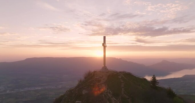 Coucher de soleil sur la Croix du Nivolet