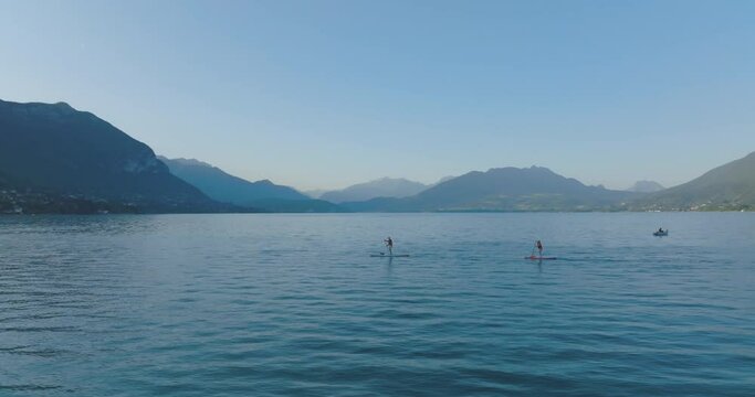 Paddle sur le lac d'Annecy au petit matin