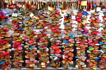 Liebesschlösser an einer Brücke in Köln Deutschland