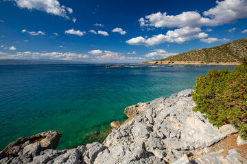 Morski krajobraz letni, wybrzeże wyspy Eubea, Grecja