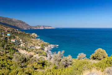Fototapeta na wymiar Morski krajobraz letni, wybrzeże wyspy Eubea, Grecja