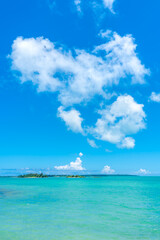 Fototapeta na wymiar 宮古島の海と夏雲