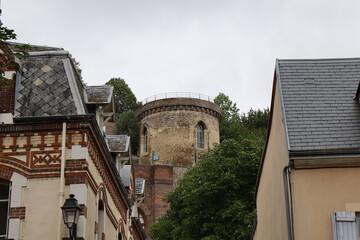 Fototapeta na wymiar Bâtiment typique, vue de l'extérieur, ville de Dreux, département de l'Eure et Loir, France