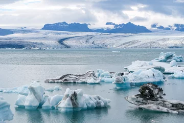 Fototapete Rund  joekulsar lagoon with icebergs  and eroding glacier in Iceland © travelview