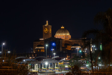 Fototapeta na wymiar Santuário Nacional de Aparecida a Noite