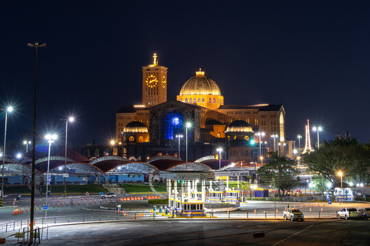 Santu&aacute;rio Nacional de Aparecida a Noite