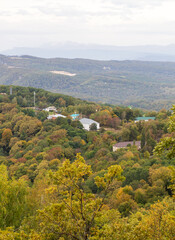 Obraz premium the beginning of autumn in the highlands, nature walks, panoramic views of the mountains, routes and recreation in the mountains.