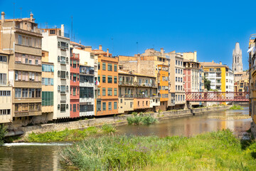 Obraz premium Onyar river, medieval town Girona, Catalania, Spain