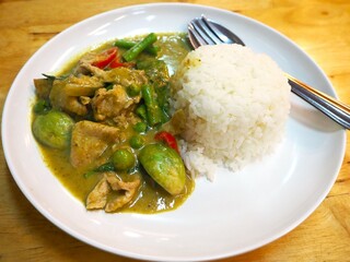 グリーンカレー　バンコク　タイ　食堂