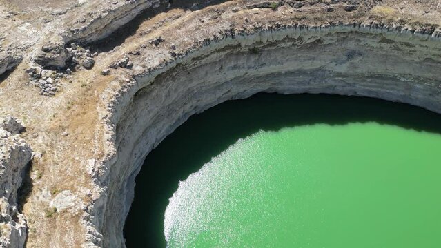 The collapse lake met the water needs of the Obruk Inn when it served in history.