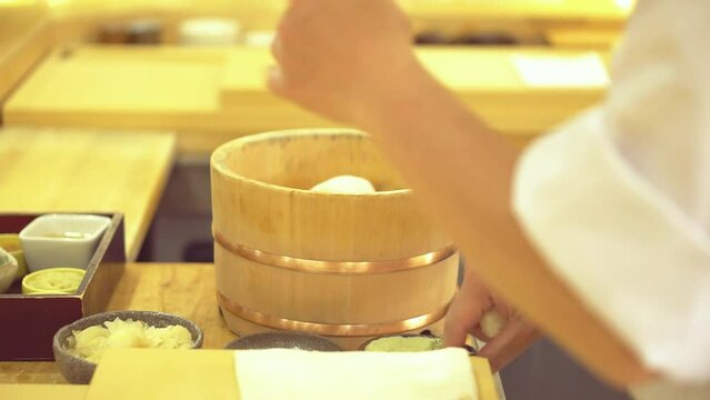 寿司職人の仕事｜寿司を握る