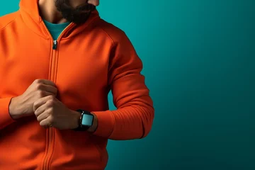 Foto op Canvas hombre fitness musculado que lleva un smartwatch, mockup reloj para hacer entrenamiento con colores vivos © Coco