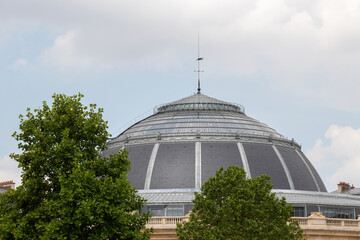 Fototapeta na wymiar dome of the grain exchange in paris