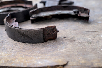 Set of rusty used brake pads