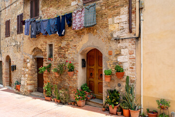 Fototapeta na wymiar street in the old italy town, tuscany