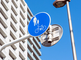 自転車及び歩行者専用の道路標識
