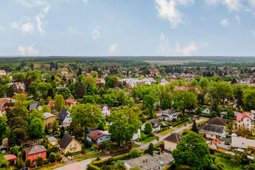 Dorf in hohen Neuendorf aus Drohnenansicht - obrazy, fototapety, plakaty