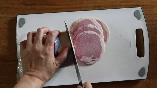 ハムを切る