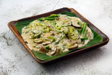 Freshly cooked Filipino spicy food called Bicol Express