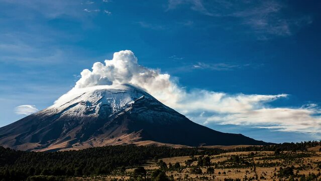 Timelapse of Popocat&eacute;petl, the Mexican Volcano