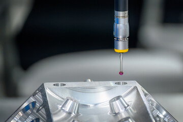 The CMM machine measuring the aluminum V8 cylinder block parts .