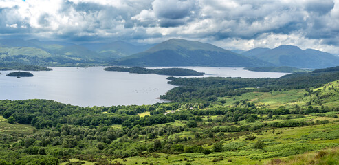 Fototapeta na wymiar Views of Lake Lomond from Conic Hill, Scotland