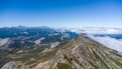 Visualizando un mar de nubes en plena montaña