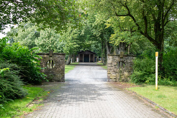 Eingang zu einem Friedhof in Mülheim