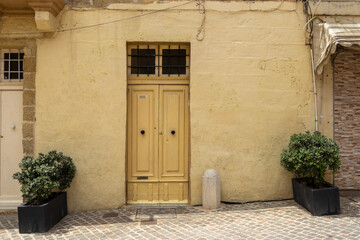 Fototapeta na wymiar The doors of Malta - yellow door
