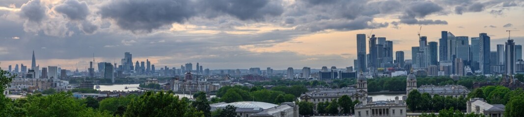 Obraz premium Panoramic view of London and its skyscrapers in UK