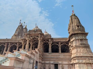 Naklejka premium NAGPUR, INDIA – MAY 7 2023: Still image of Swaminarayan temple, main building